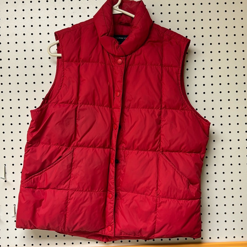 Women’s red Land’s End Puffy Vest. Size large